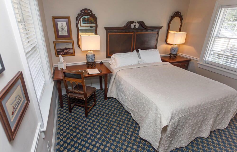 Old Quarter, Queen Bed