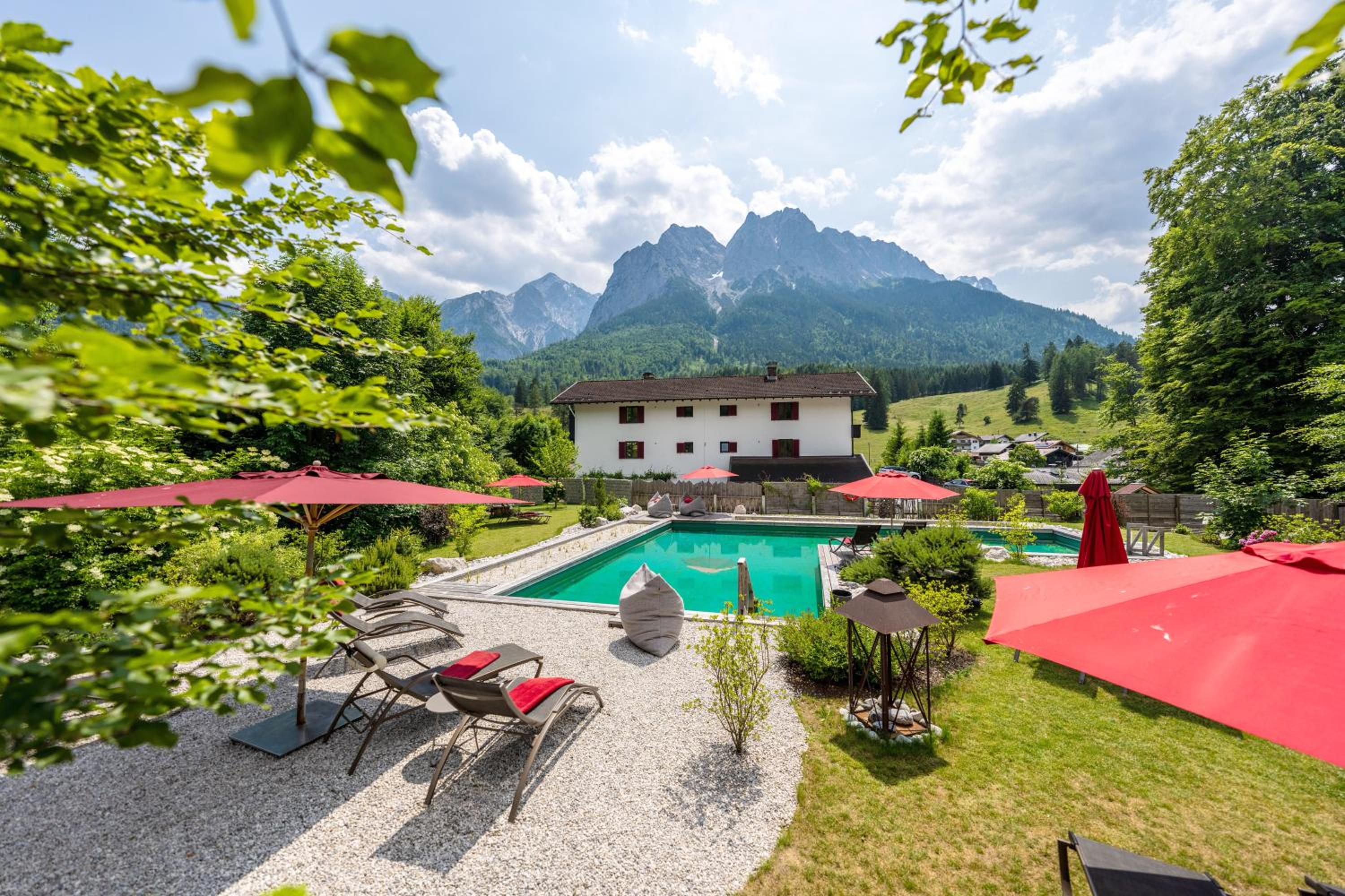 BAYERN RESORT HOTEL 32/33