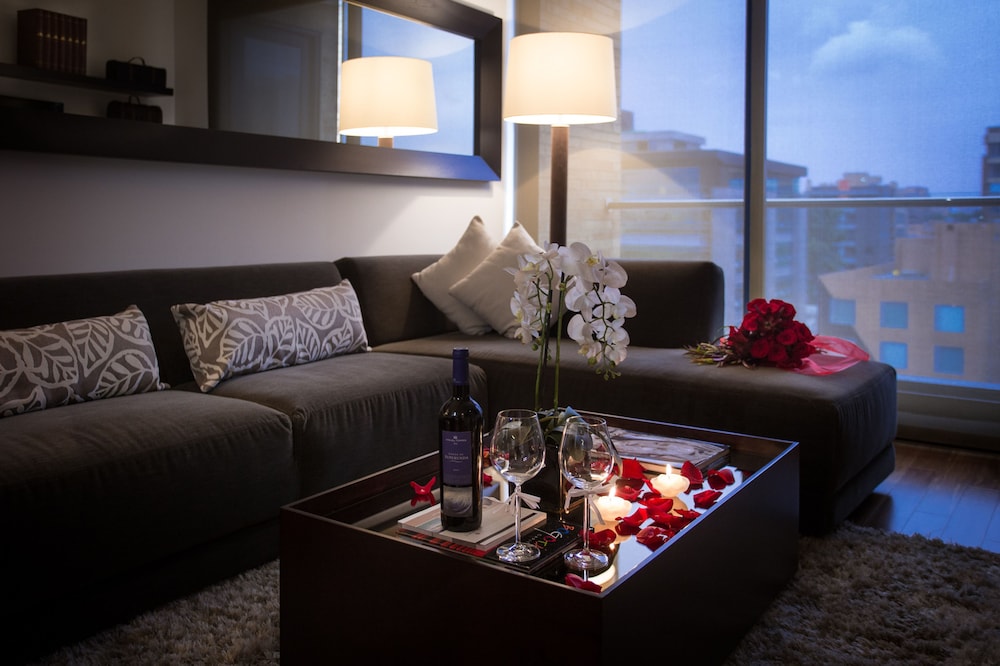 Hotel 93 Luxury Residences 47/69