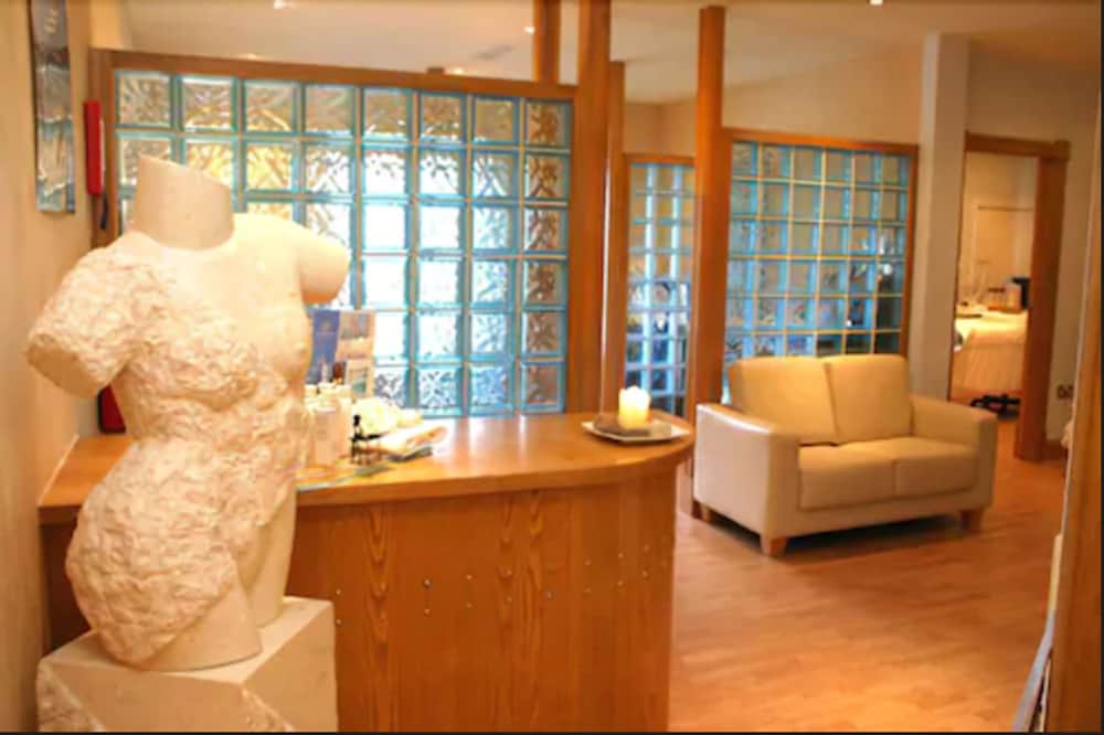 MILL PARK HOTEL 36/59