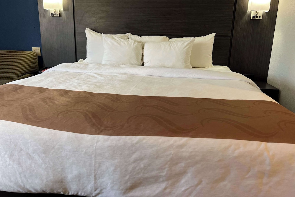 Quality Inn & Suites Louisville East 13/28