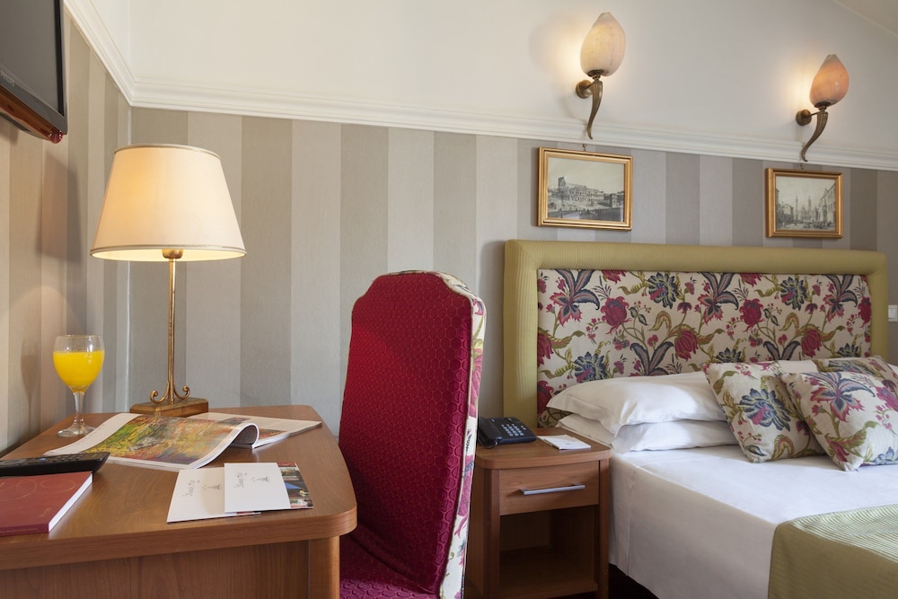 Kennedy Hotel 47/62
