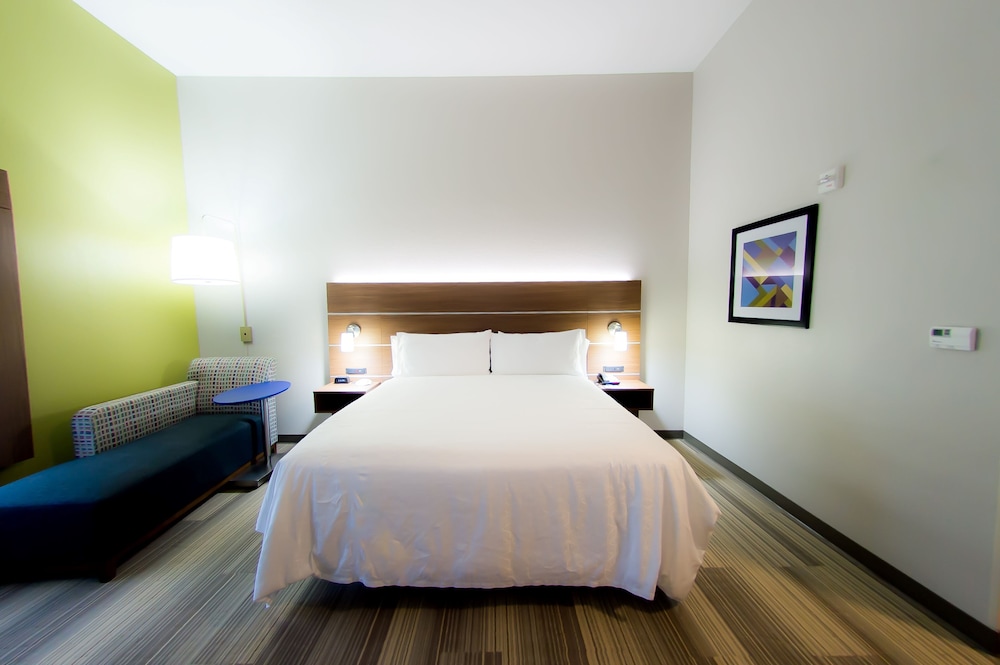 غرفة قياسية بسرير كينج لذوي الإعاقة، Holiday Inn Express Hotel And Suites Statesville 2/8