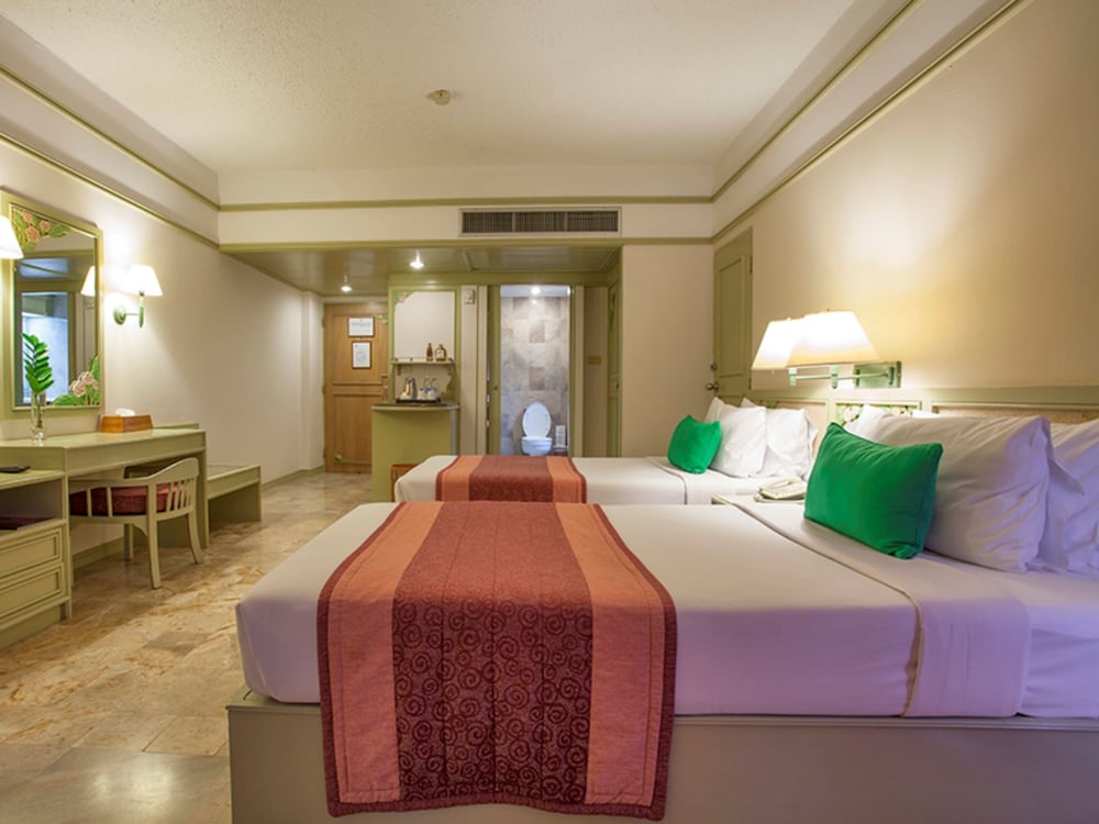 Cholchan Pattaya Beach Resort 25/74