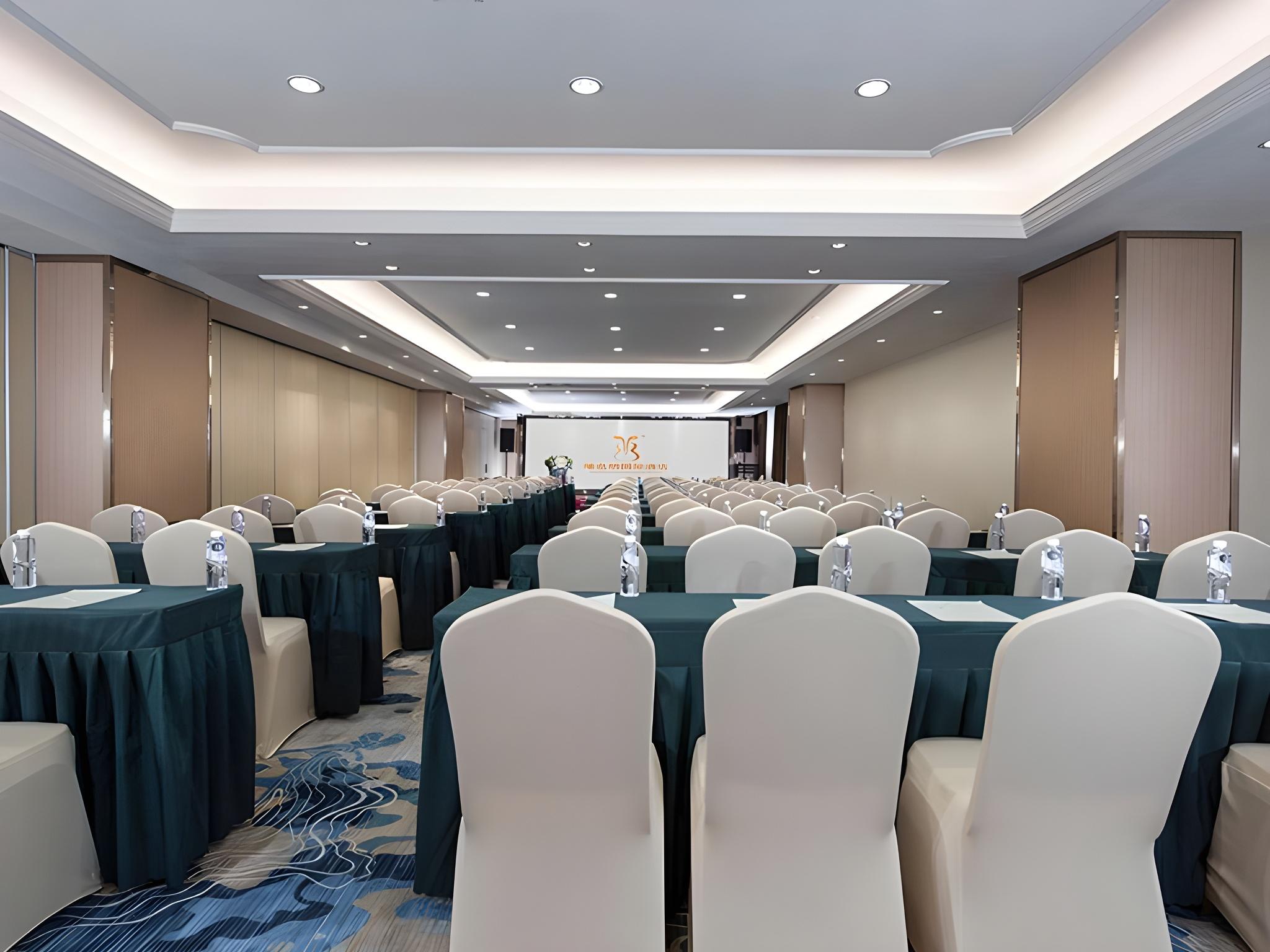 Vienna lnternational Hotel 34/39