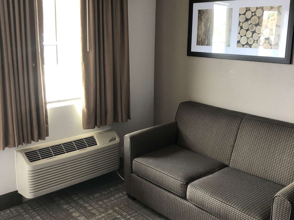 Executive Inn And Suites Joaquin 20/33