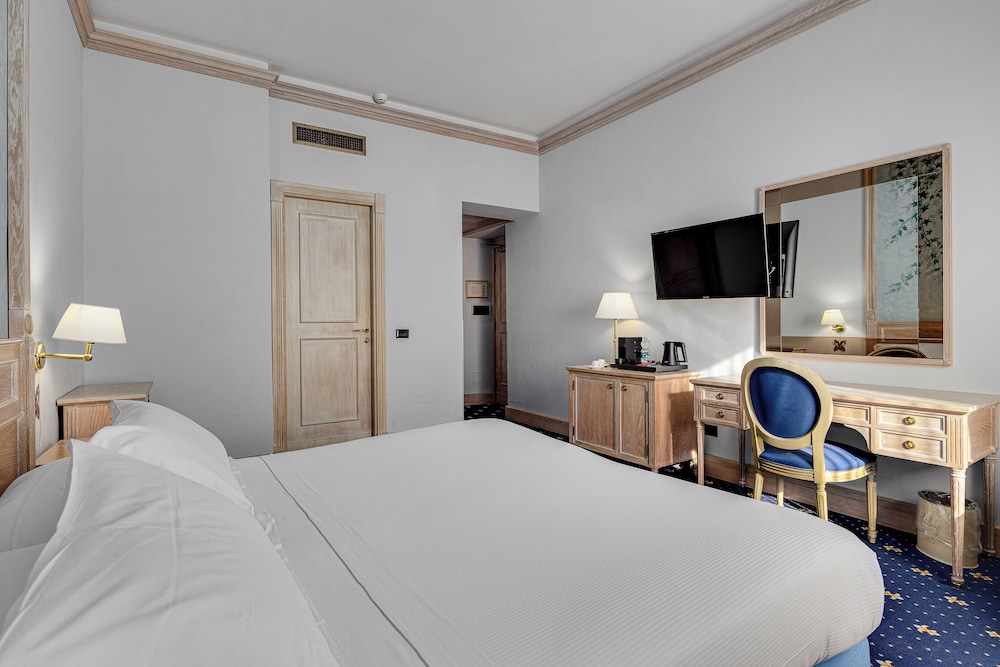 Hotel de La Ville 9/64