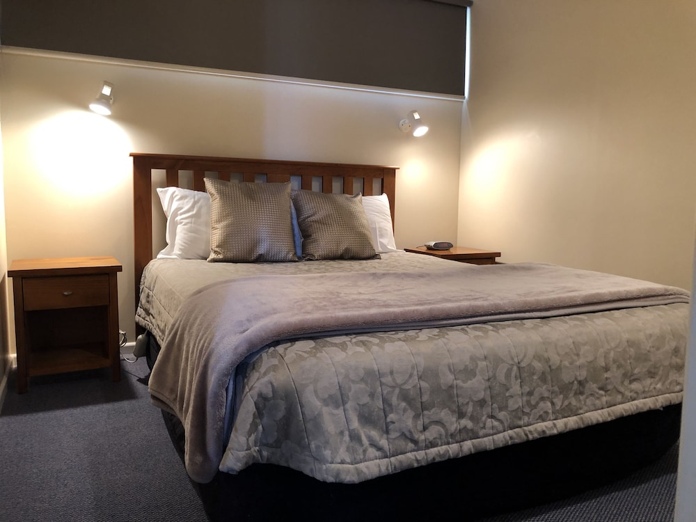 Motel, 2 Rooms, Studio, 2 Queen Beds, Lake View