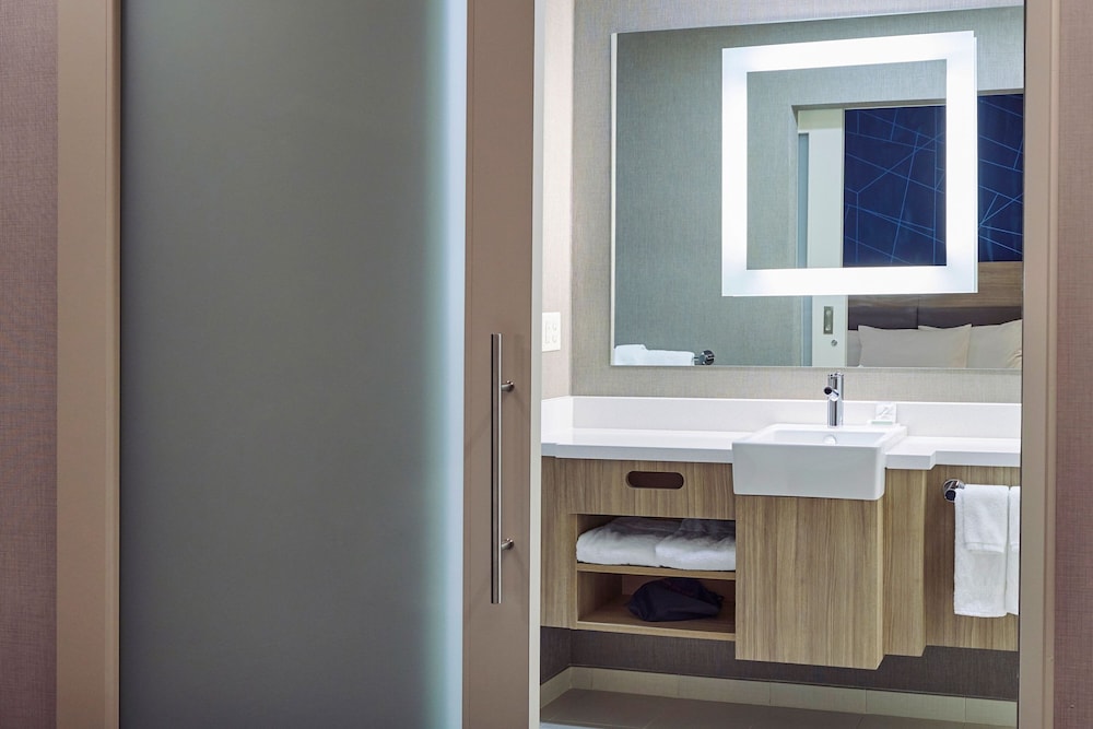 SpringHill Suites Medford Airport 25/28