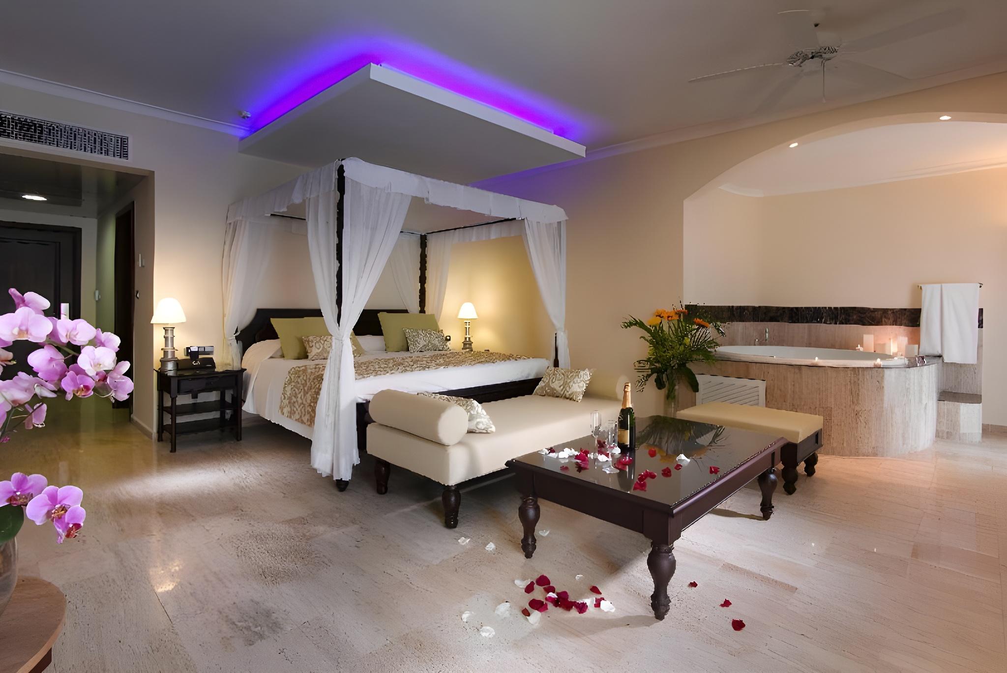Swim Up, Romance, Suite, King Bed