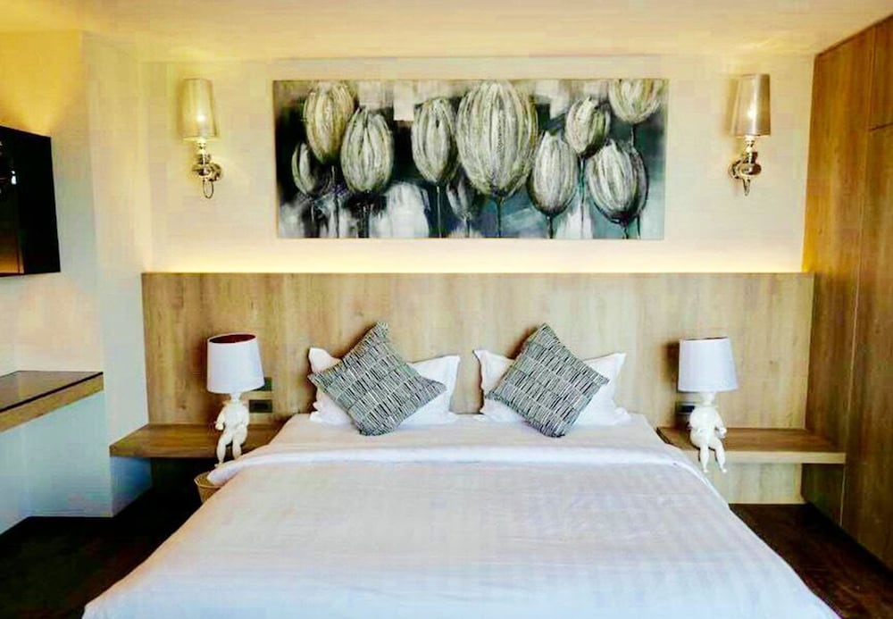 The 28Th Hotel 15/70