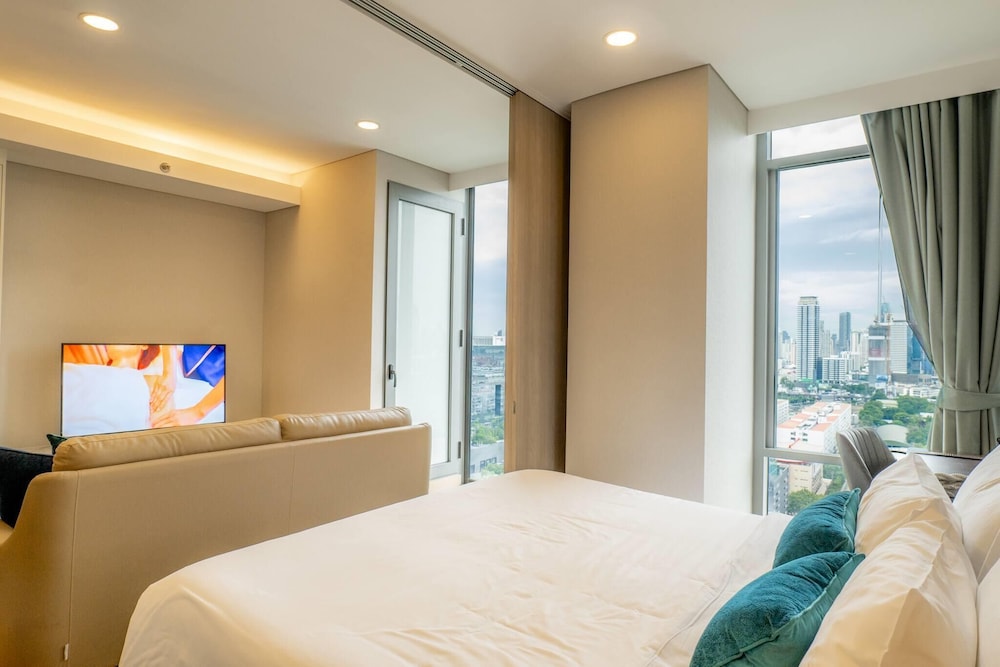 STUDIO, KING BED