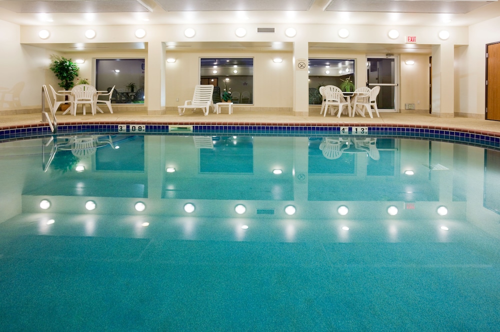 Holiday Inn Express Hotel Suites Yankton 7/71