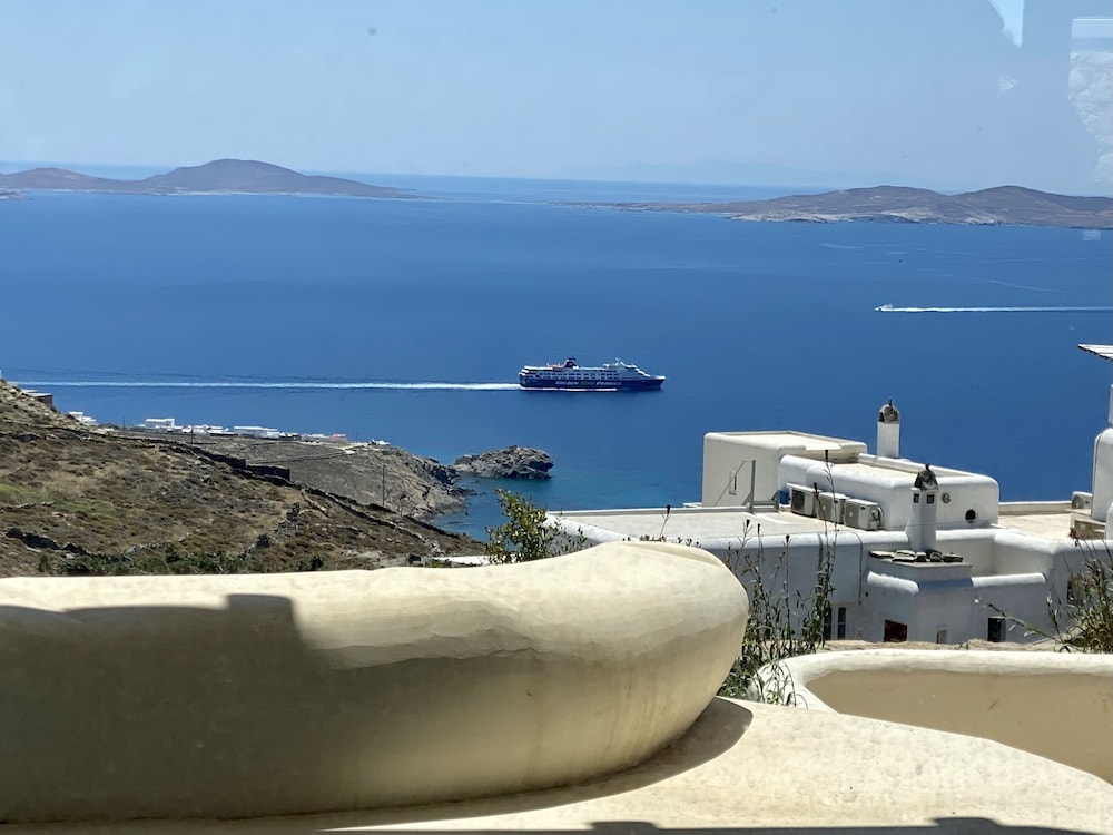Flaskos Suites 46/50