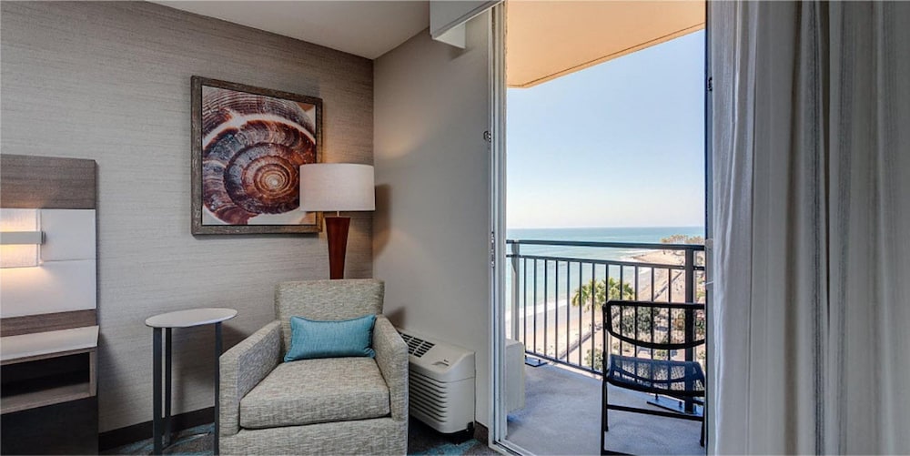 Crowne Plaza Ventura Beach 46/74