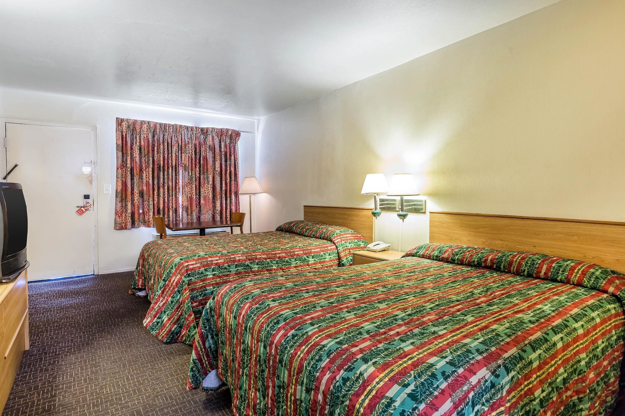 Upgrade, 2 Double Beds, Pool Side