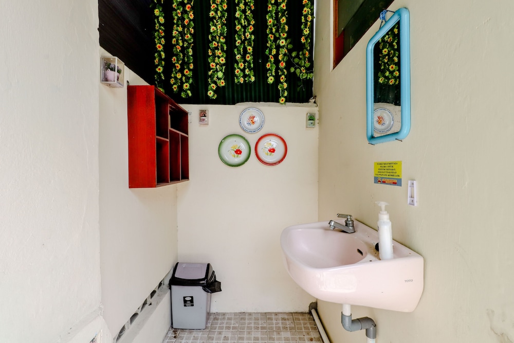 Bahagia Sederhana Home Stay - Hostel by ZUZU 48/50