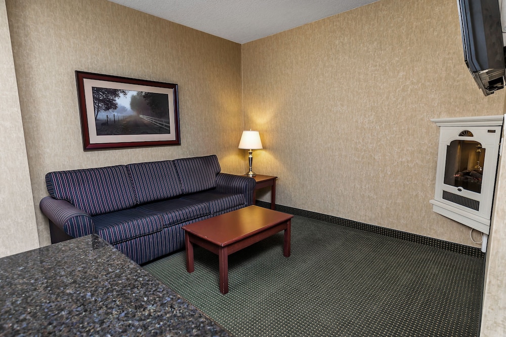 Redwood Inn Suites Grande Prairie 41/61