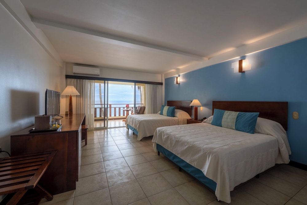 Room, 2 Queen Beds, Beach Front