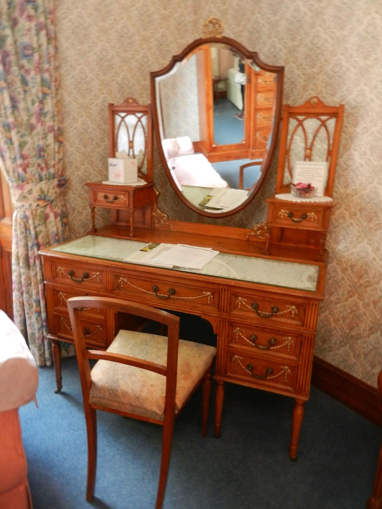 Mansfield Castle Hotel 40/50