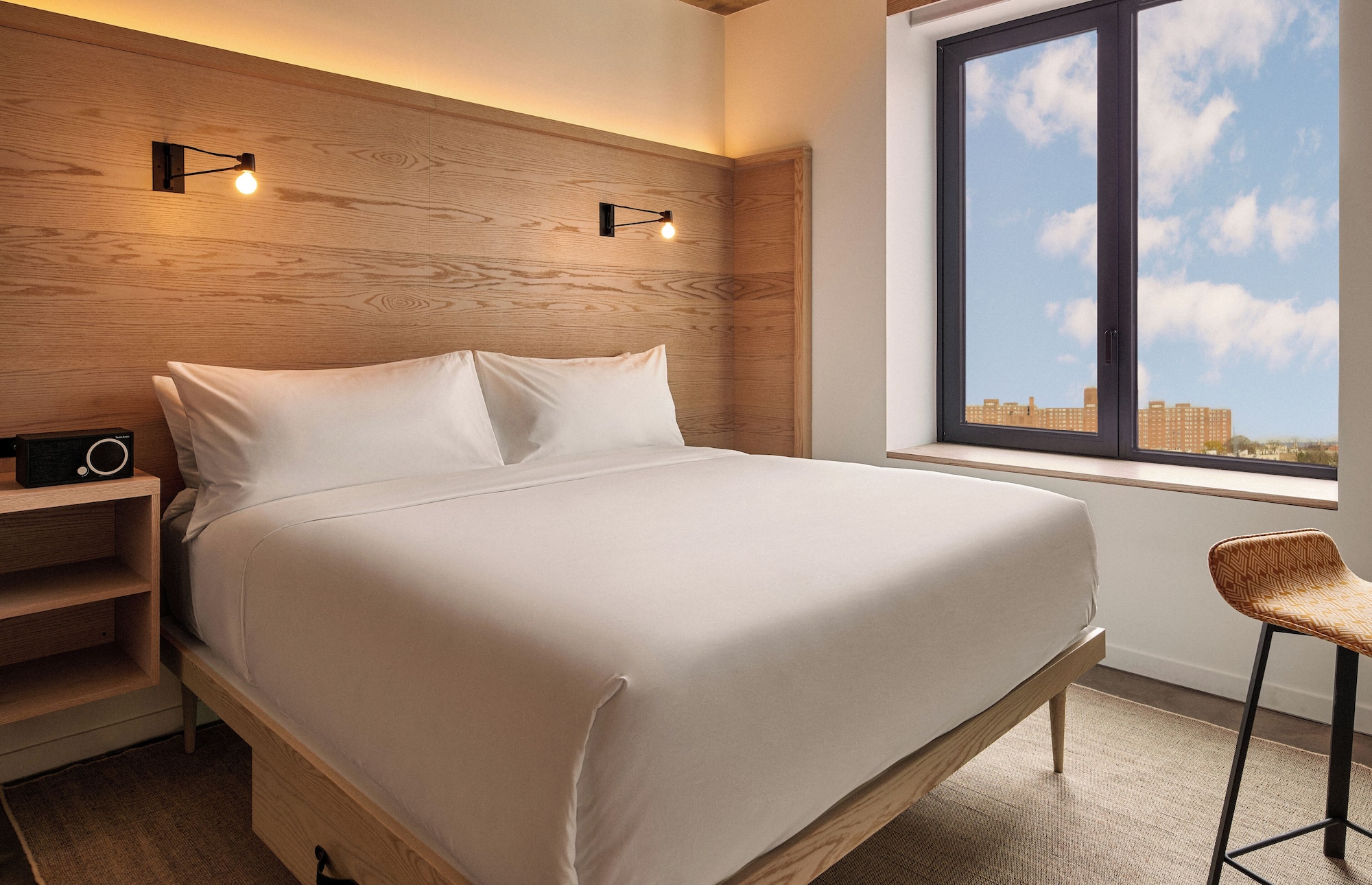DELUXE, KING BED