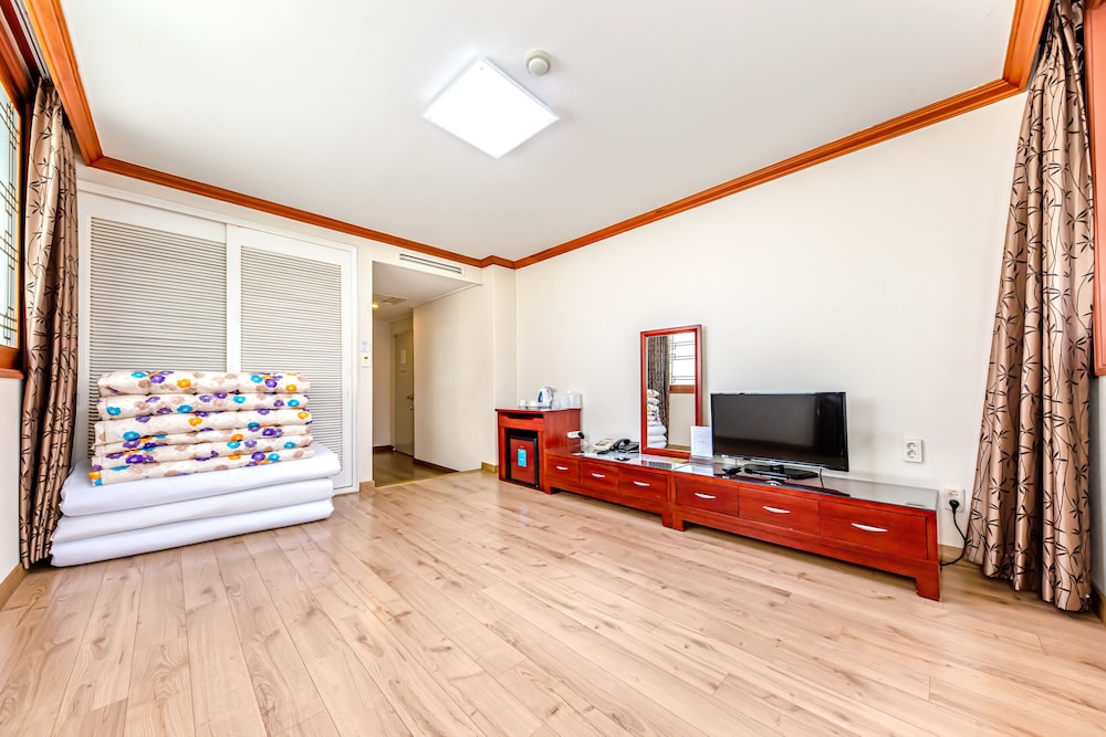 Samhaein Tourist Hotel 30/46