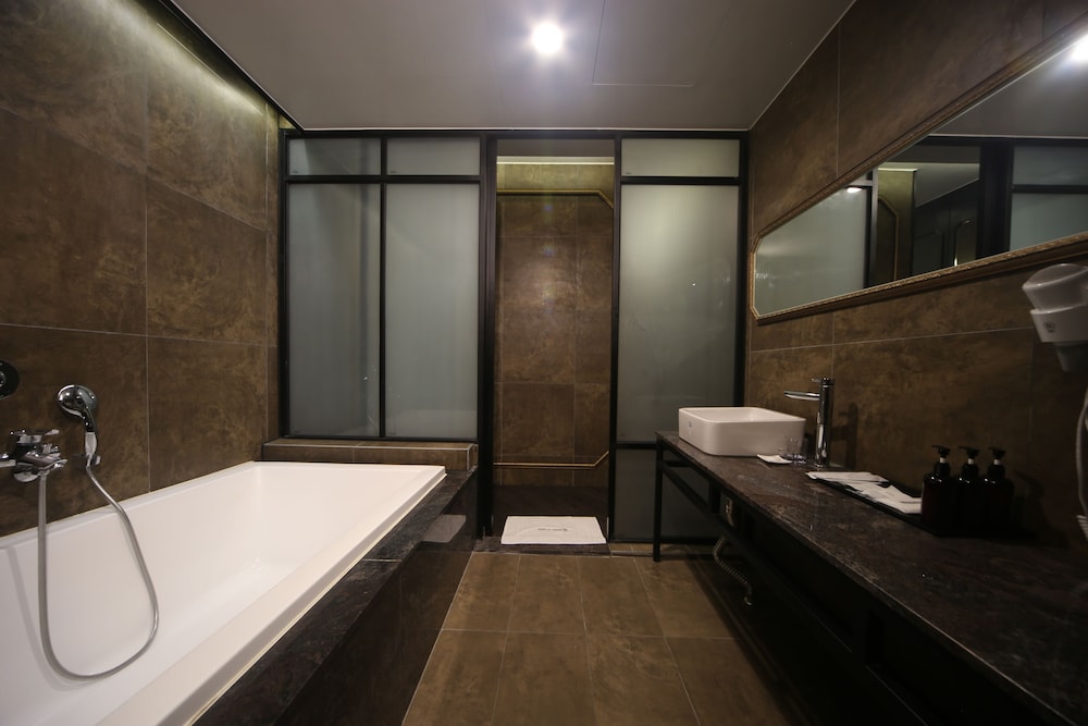 Brown Dot Hotel Beom il 26/30