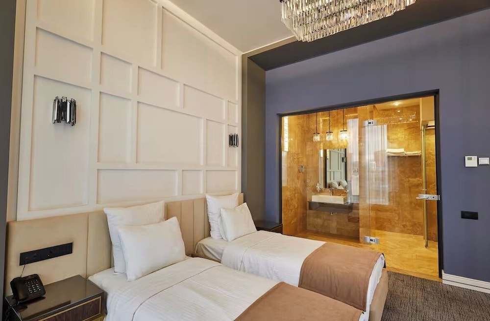 Aghababyan S Hotel 41/77