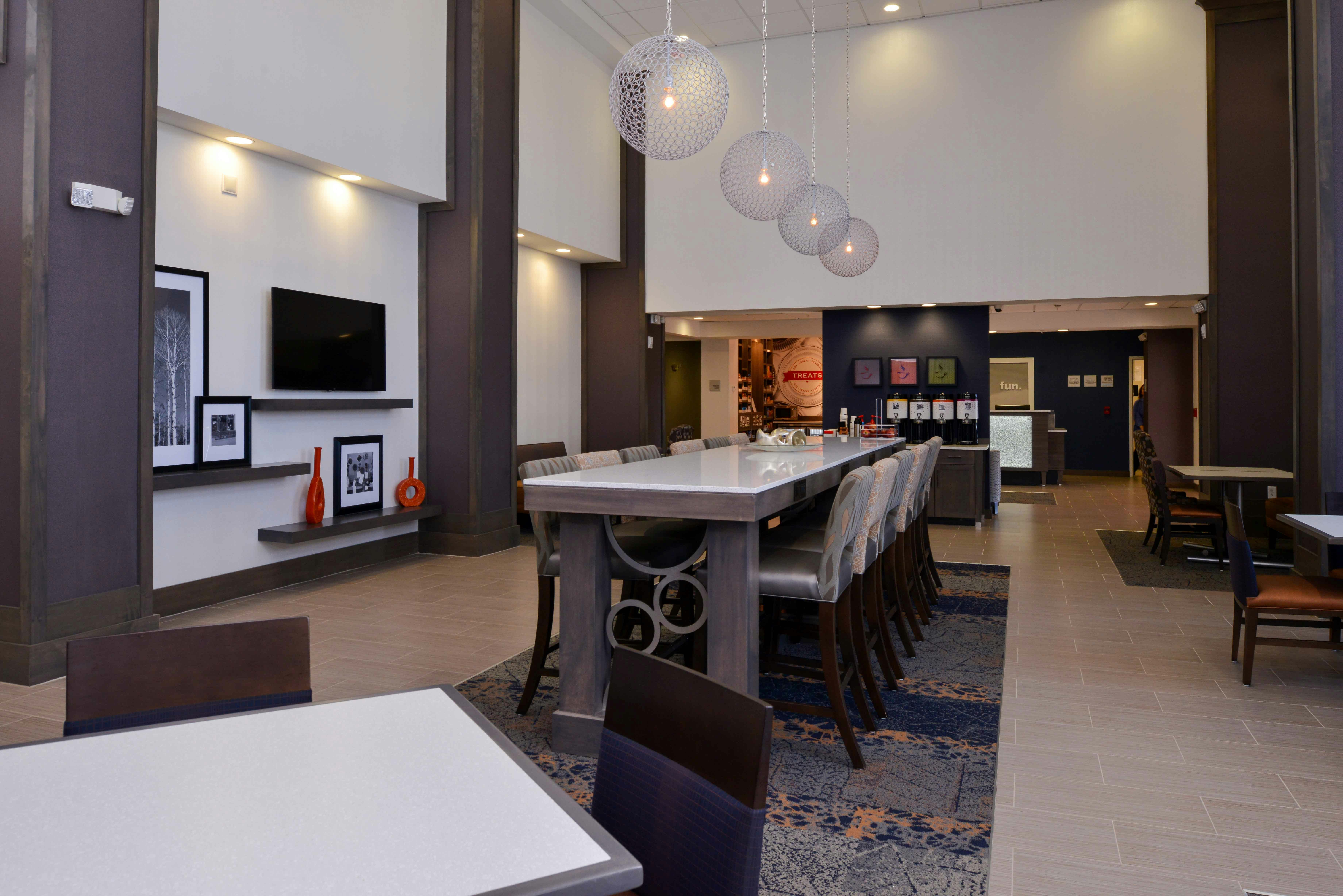 Hampton Inn & Suites Albany/East Greenbush 31/46