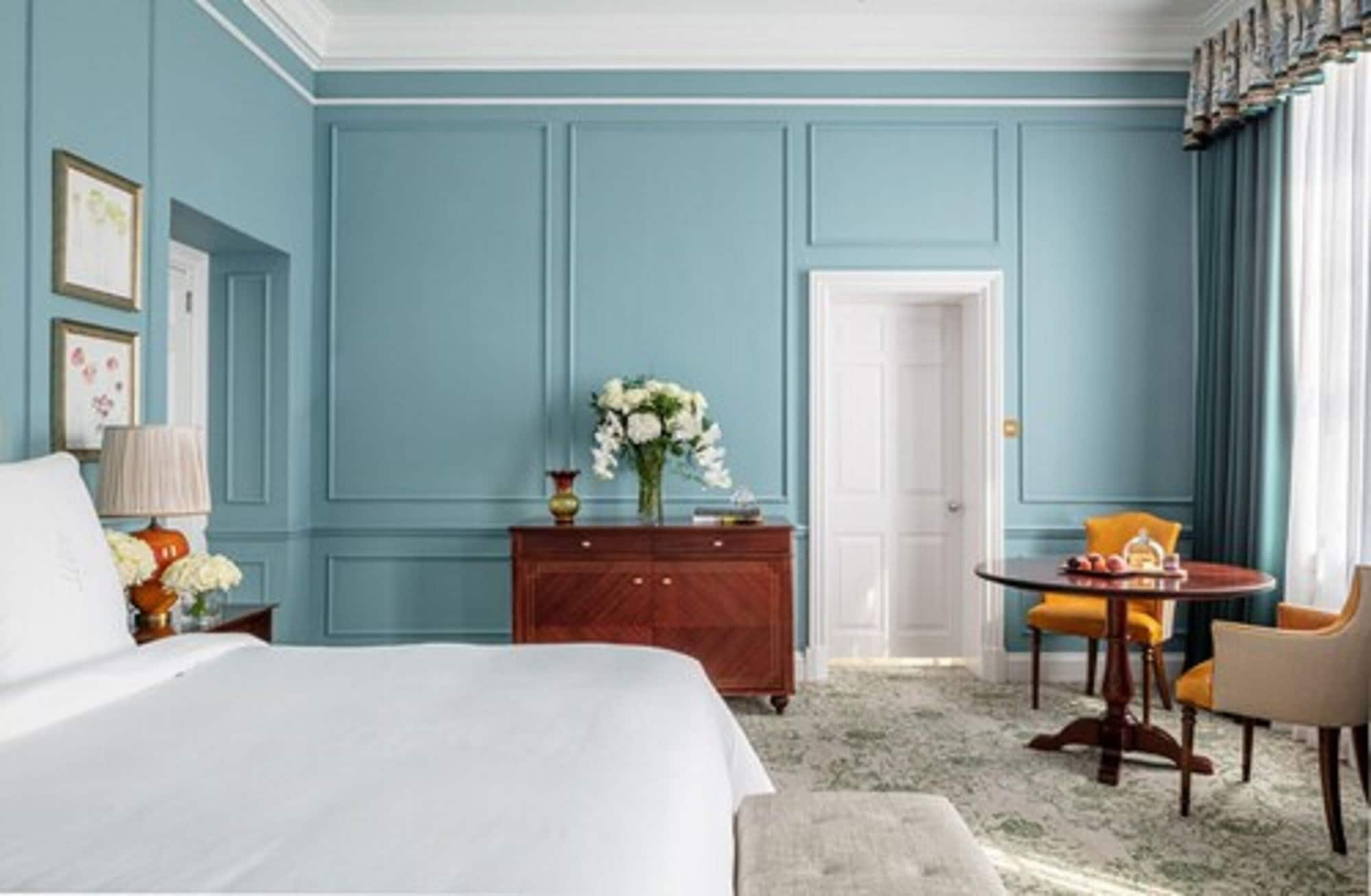 Manor, King Bed