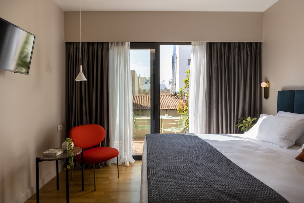 L'Avventura Athens 12/50