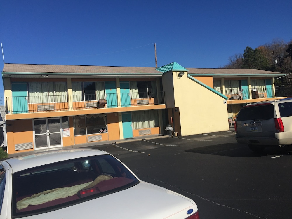 Executive Inn Coopersburg 1/33
