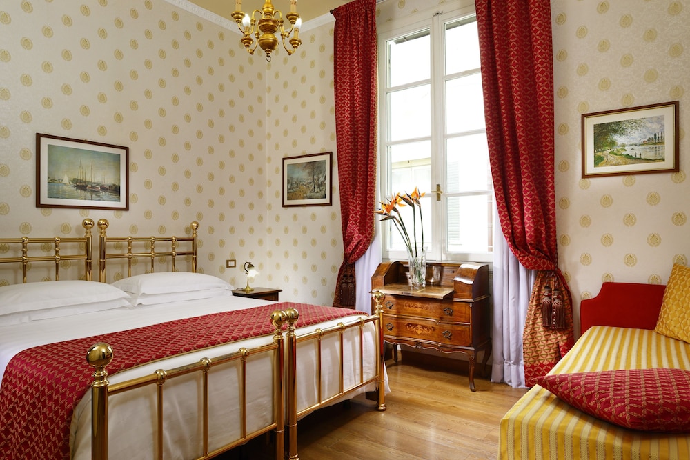 ROOM, TRIPLE