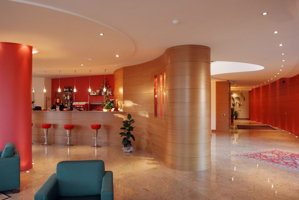 Luna Hotel Motel Airport 8/44