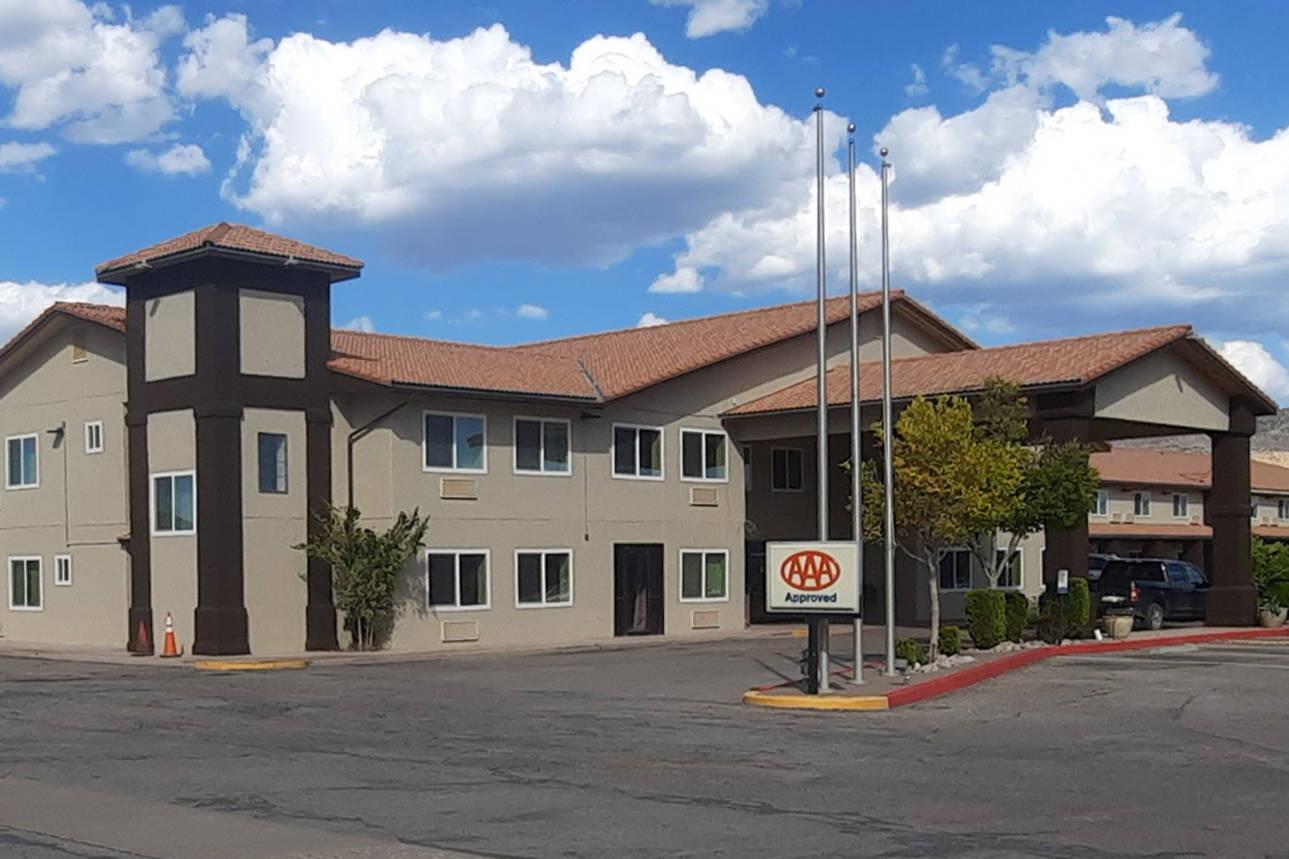 Quality Inn & Suites Grants I-40 2/34