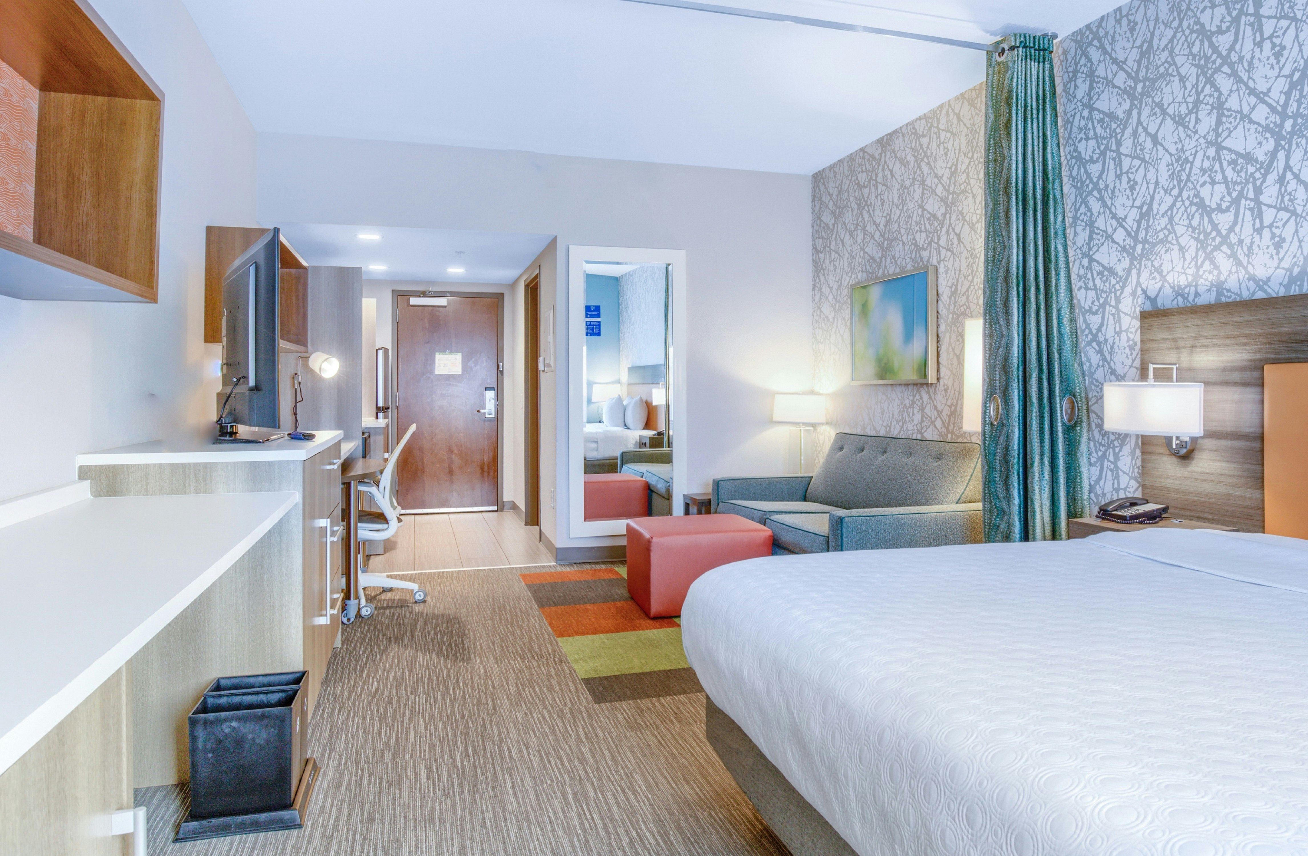 STUDIO, SUITE, KING BED