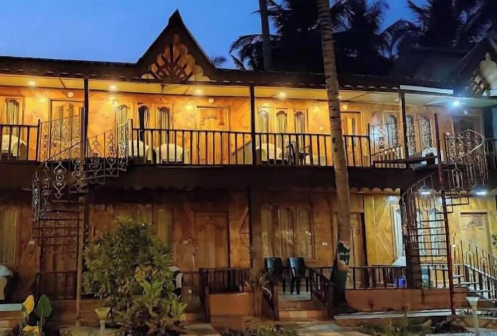 Gold India Beach Resort 2/23