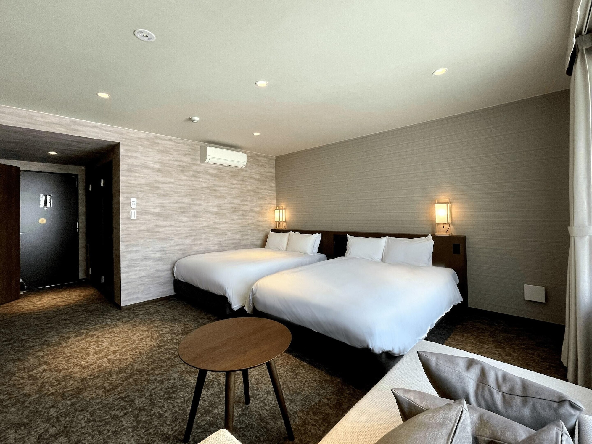 DELUXE, TWIN BEDS