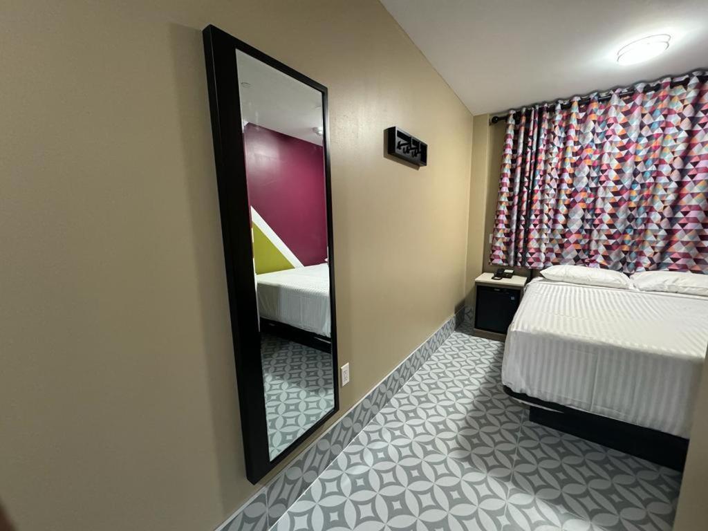 Moon Hotel Brooklyn 7/11