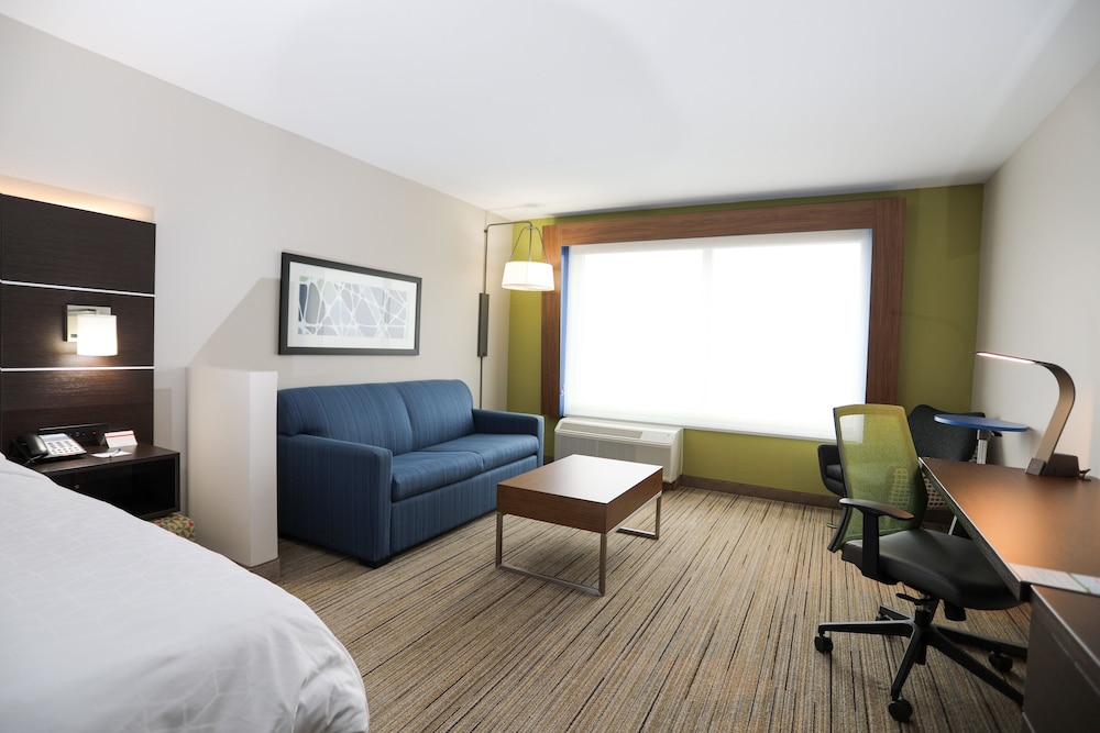 Holiday Inn Express Suites Forney 40/55