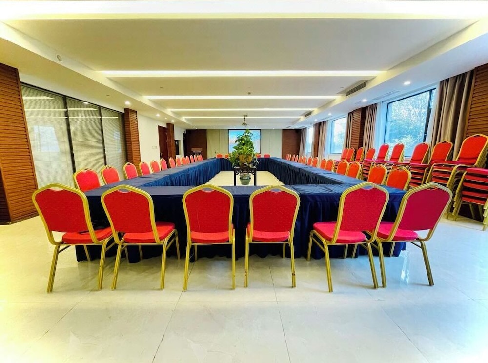 New Knight Royal Hotel Airport and International Resort 50/61