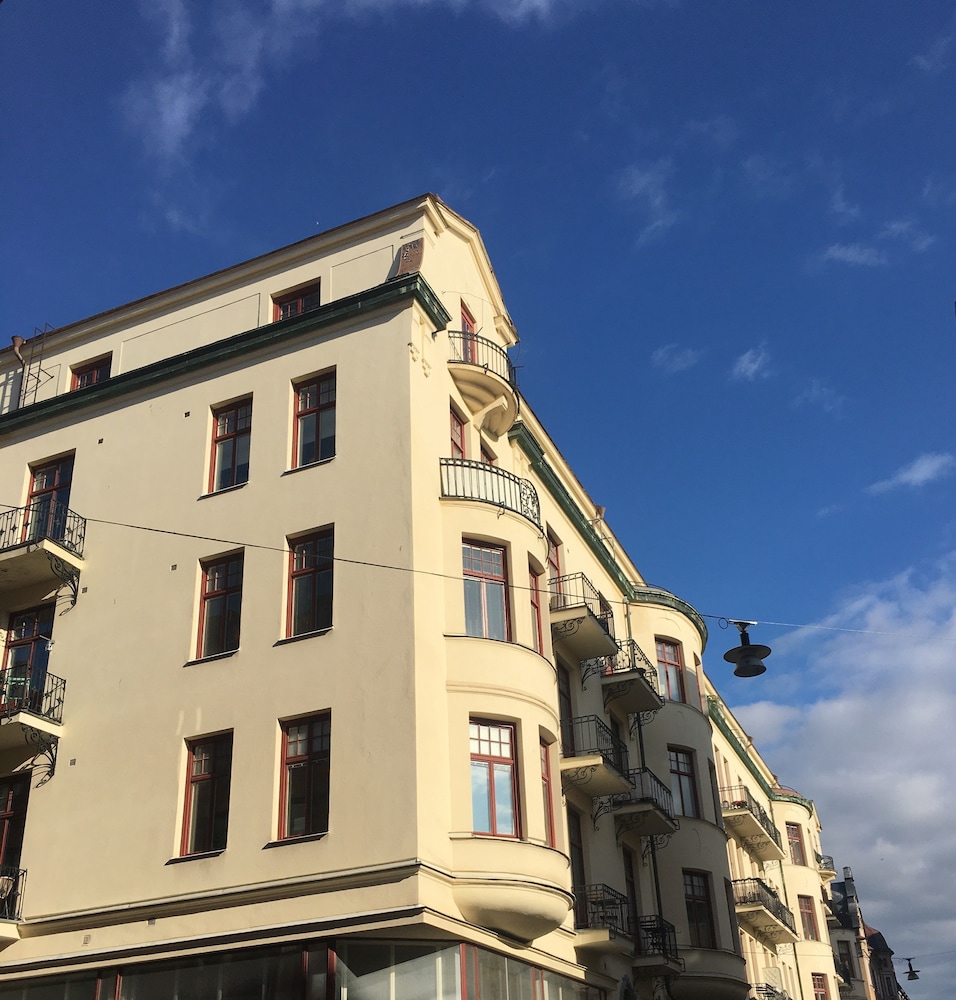 Morris Hotel 1/34