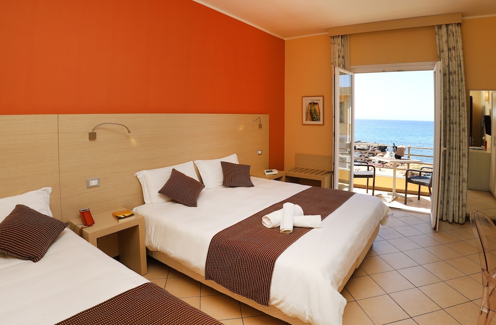 Janus Hotel 17/69