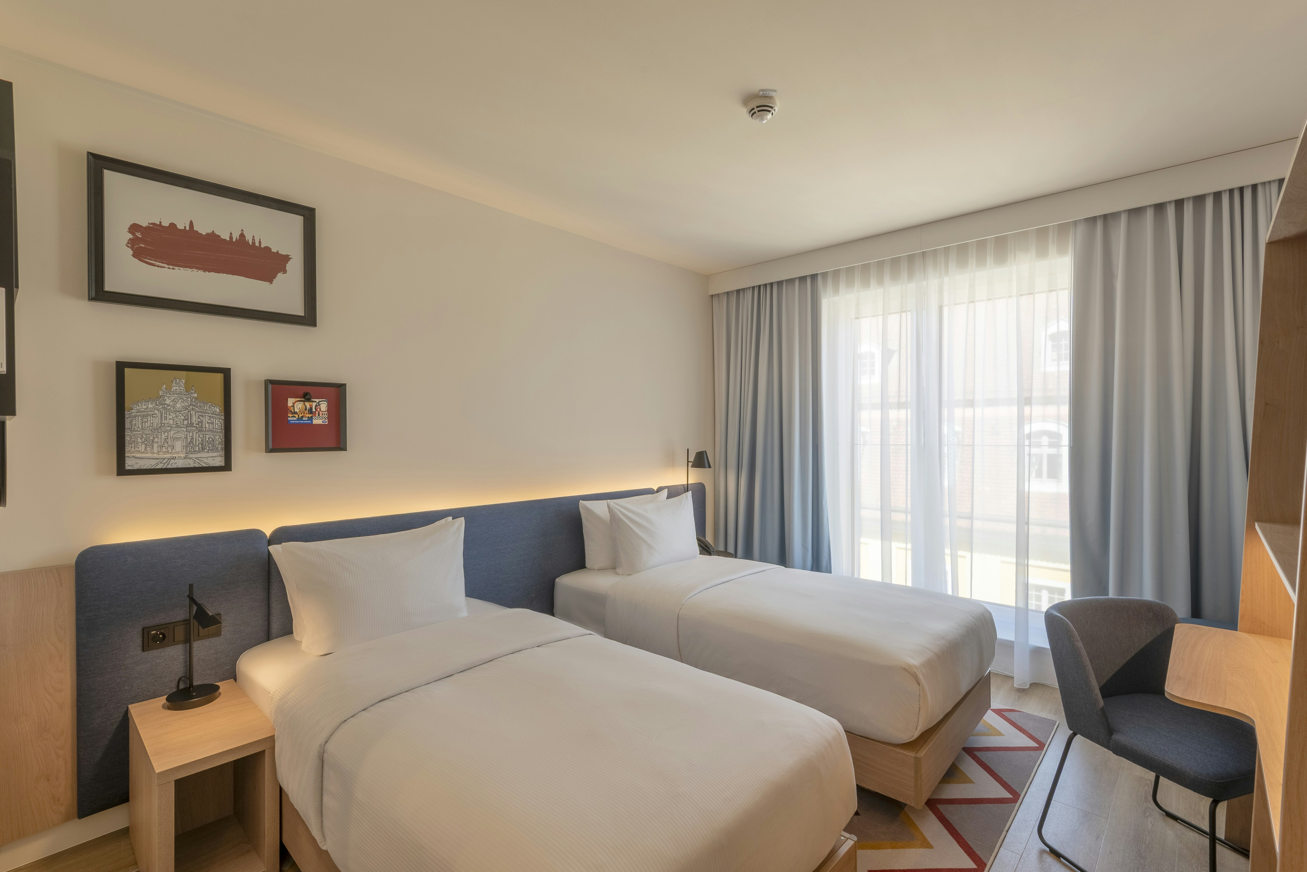 ROOM, TWIN BEDS