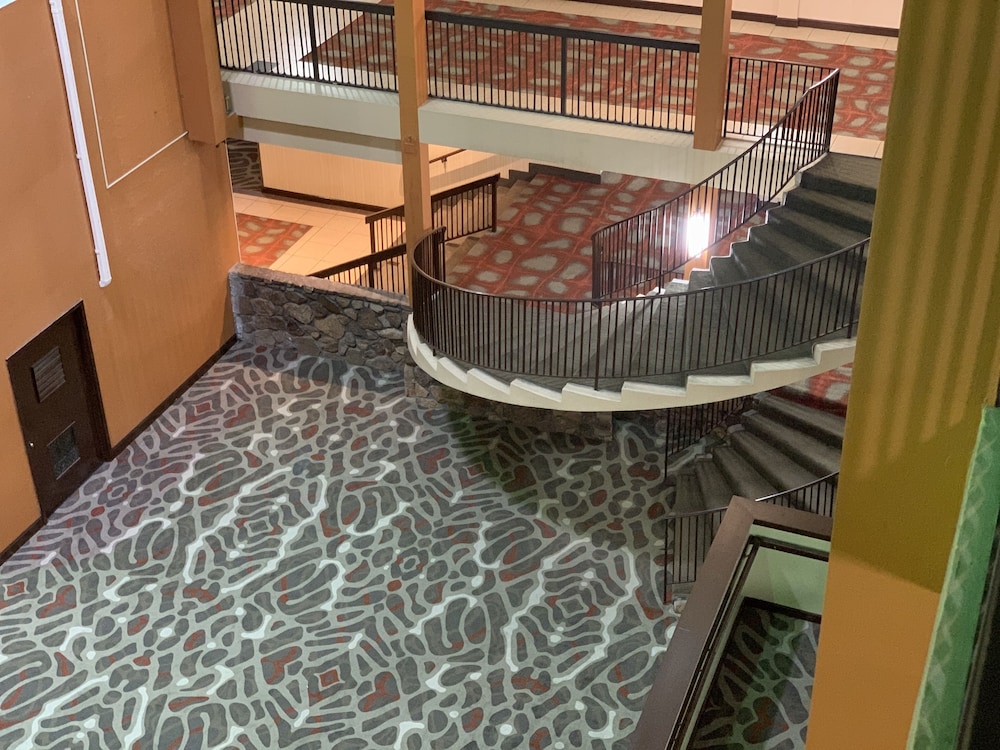 Clarion Hotel & Suites Conference Center Memphis Airport 9/31
