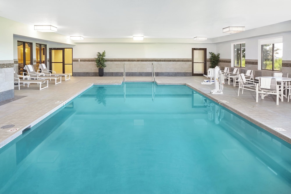 Holiday Inn Express Sheboygan-Kohler (I-43) 27/47
