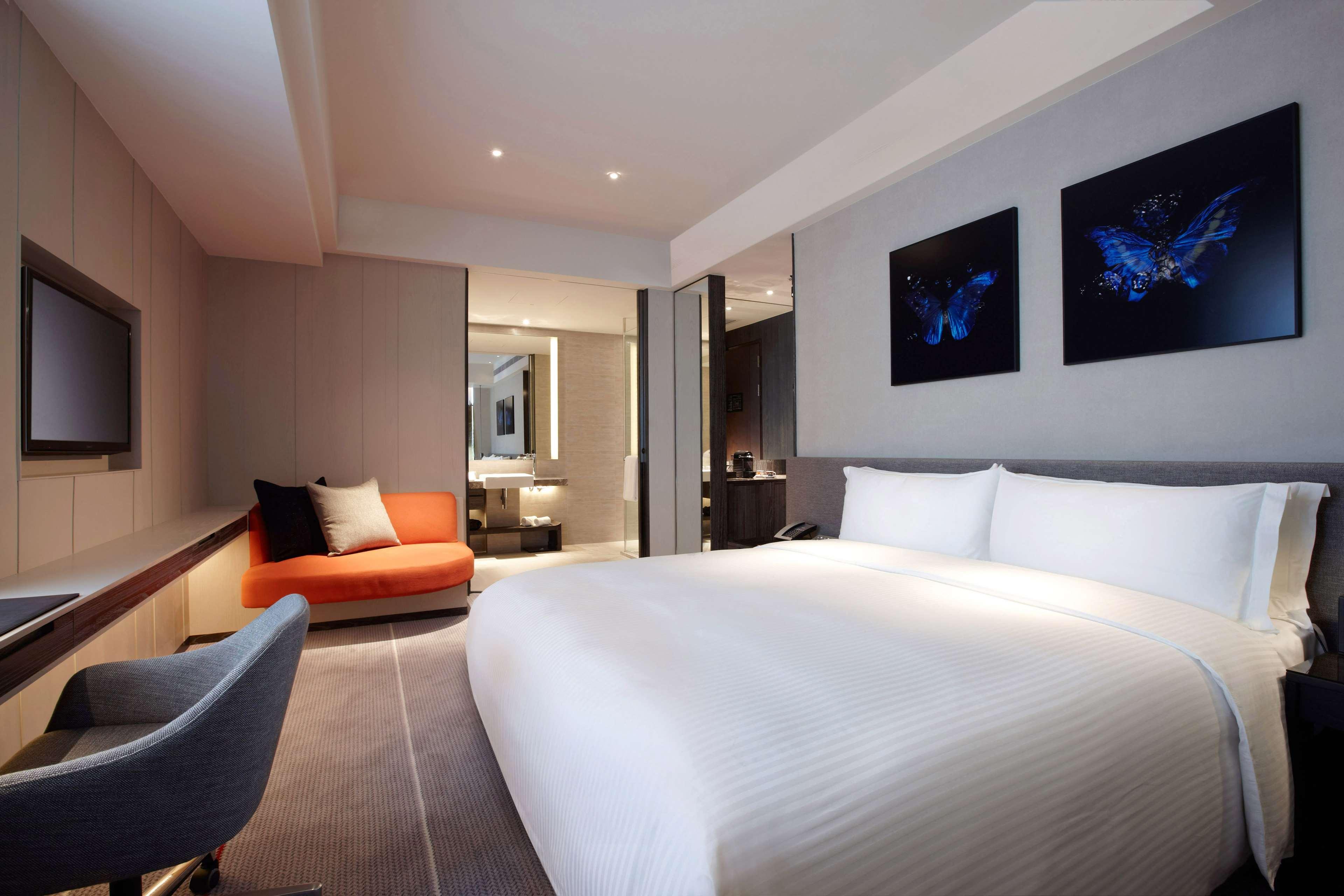 PREMIUM, TWIN BEDS, LANDMARK VIEW