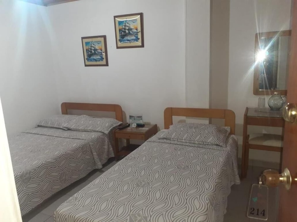 Veleros Hotel 9/57