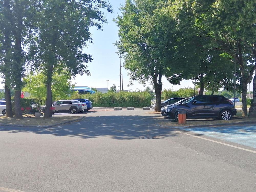 Ibis Poitiers Sud 62/67