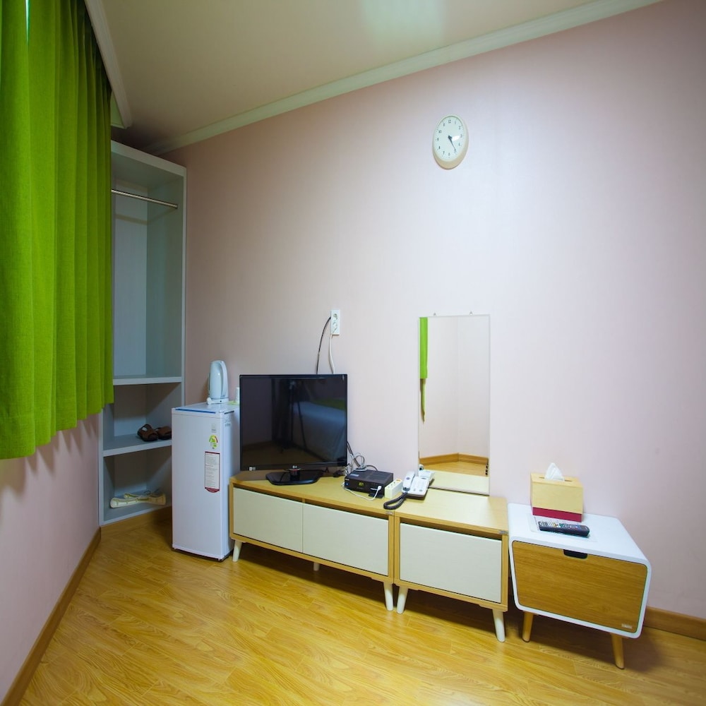 Jeju R Hotel Guest House Hostel 27/60